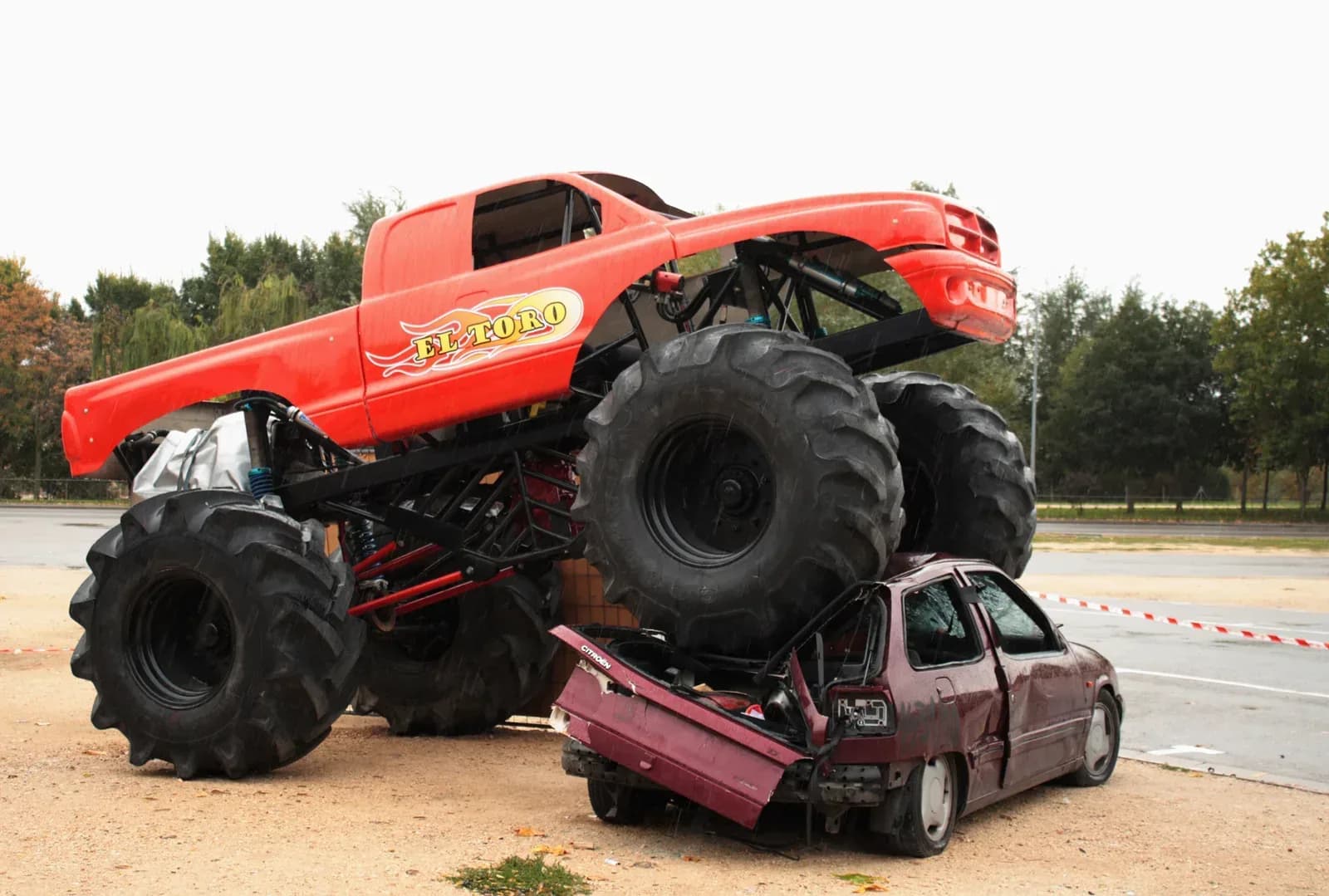 monster truck - 003707 - Monster truck (5132170430)